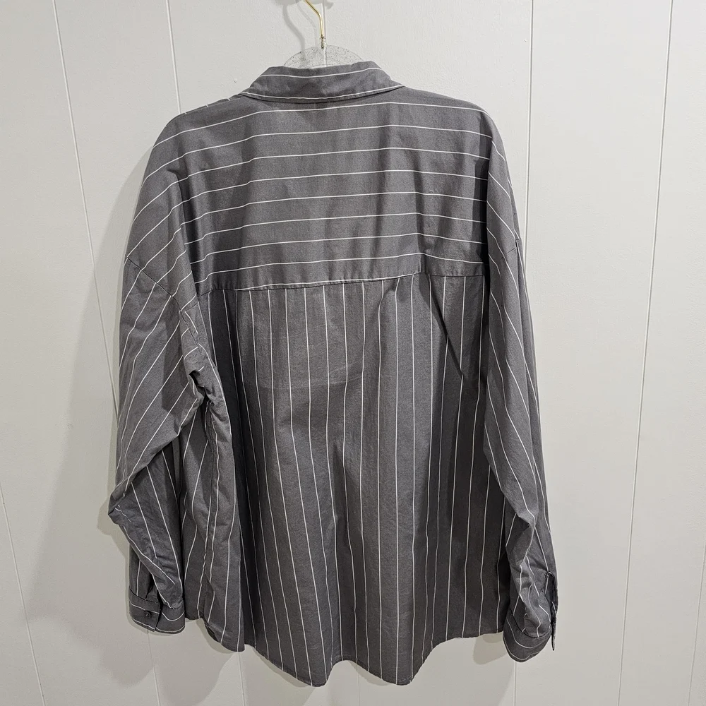 H&M Divided Gray Pinstripe Oversized Button Down Shirt Cotton Size M - Picture 10 of 10